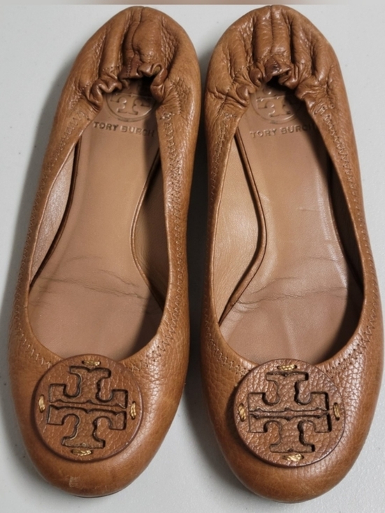 Tory Burch Shoes - Tory Burch Reva Royal Tan Logo Ballet Flats Size 7M.